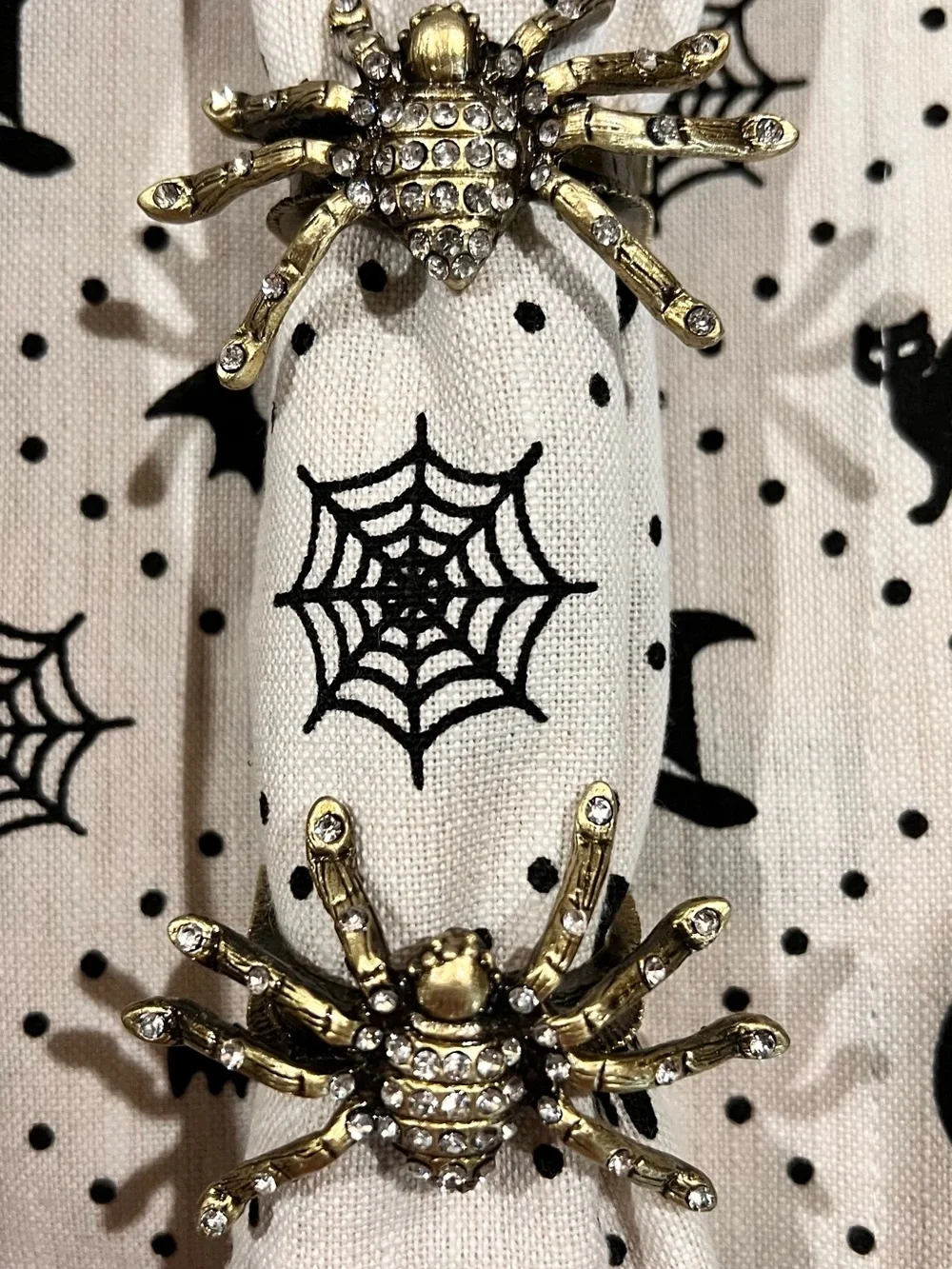 Nicole Miller Cream and Black Halloween Napkin Set with Embellished Spiders NEW!